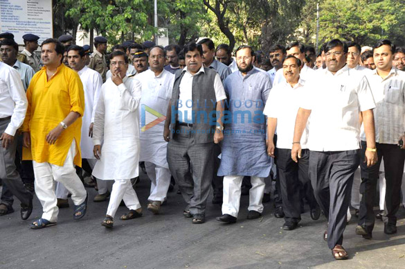 celebs grace balasaheb thackerays funeral 25