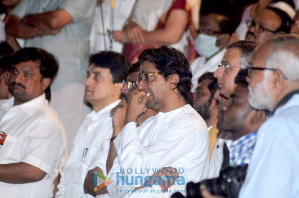 celebs grace balasaheb thackerays funeral 26