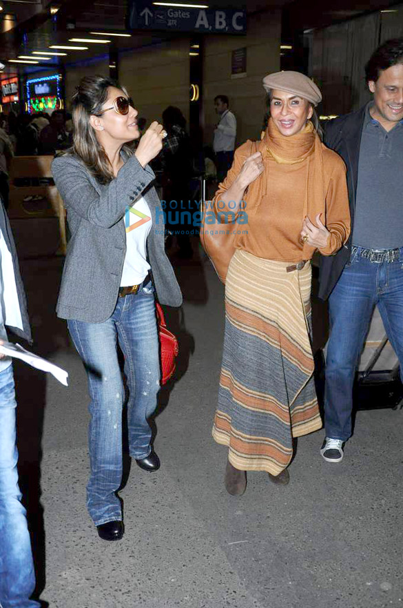 gauri khan arun nair parmeshwar godrej spotted at the airport 7