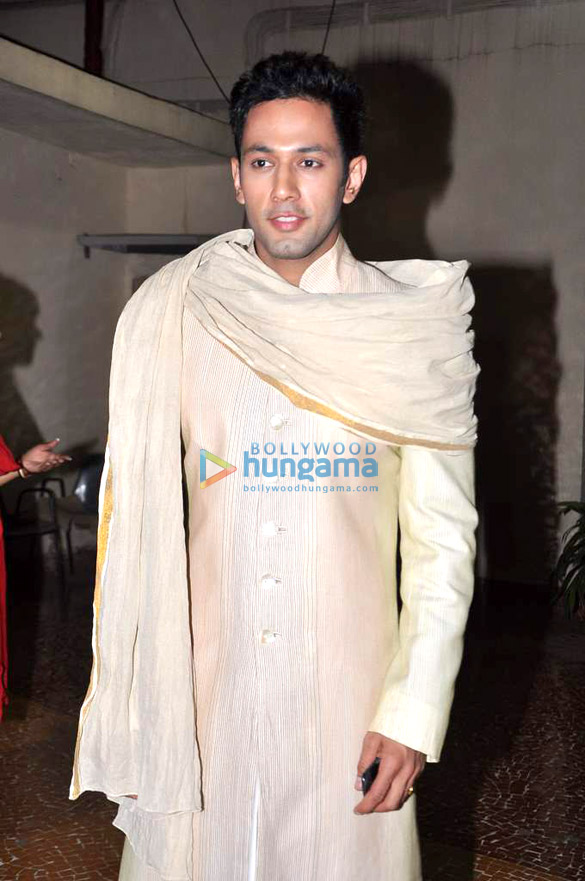 vivek sania others at the global peace fashion show by neeta lulla 34