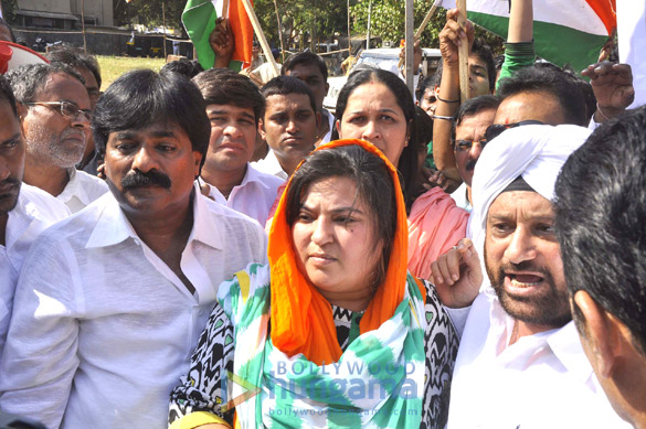 dolly bindra inderpal singh protest against baba ramdev 6