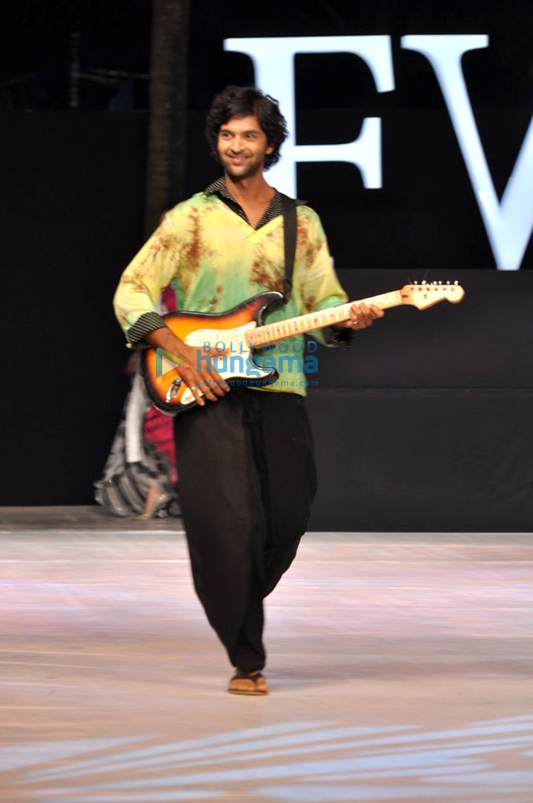 purab hazel walk for gogee vasant at india resort fashion week 2012 9