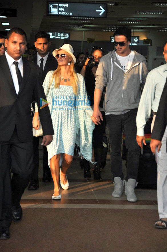 paris hilton arrives in goa for india resort fashion week 2012 3