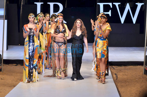 pria kataria puris show at india resort fashion week 2012 4