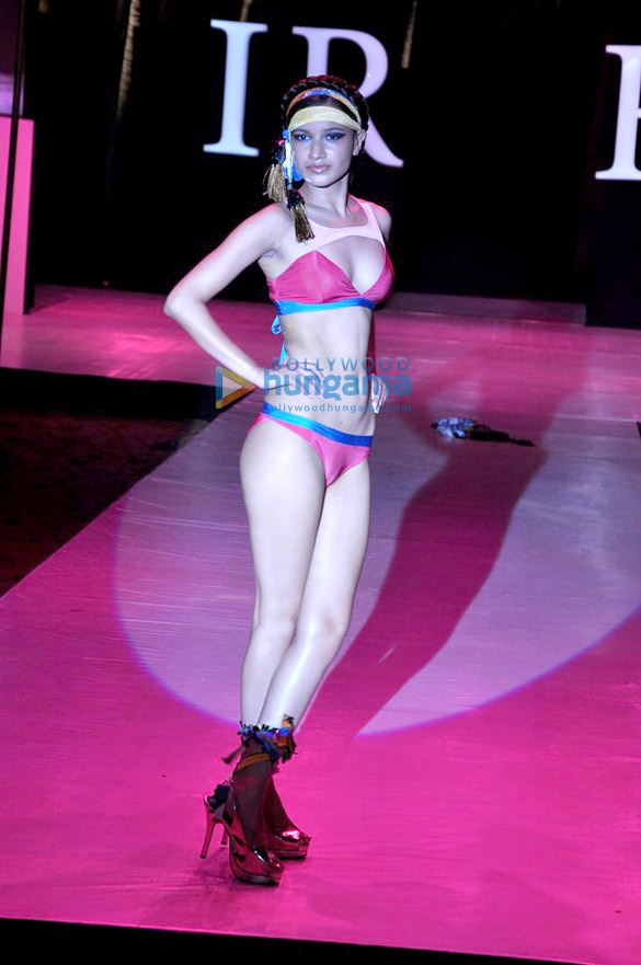 pria kataria puris show at india resort fashion week 2012 6
