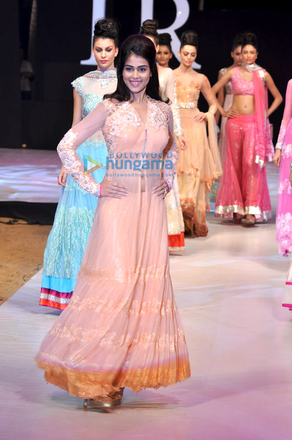 genelia dsouza walks for neeta lulla at india resort fashion week 2012 3