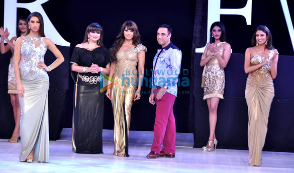 bipasha basu walks for arjun anjalee kapoor at india resort fashion week 2012 3
