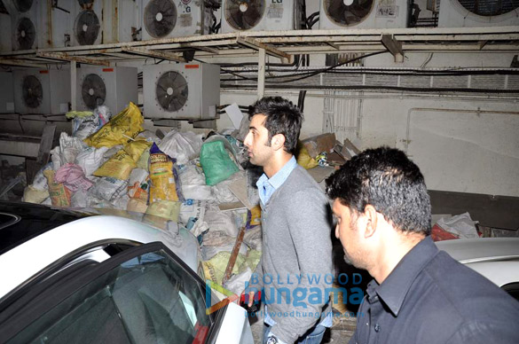 ranbir snapped outside pvr juhu 4