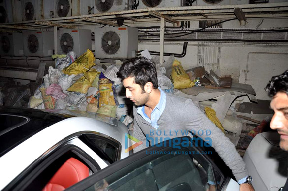 ranbir snapped outside pvr juhu 5