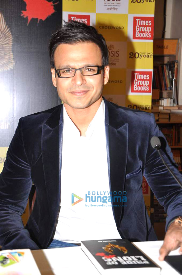 vivek oberoi and tulip joshi launch vinod nairs book pride of lions 4