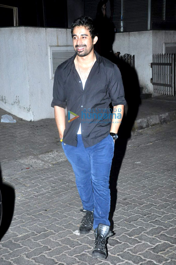celebs grace yuvraj singhs birthday bash at royalty 5