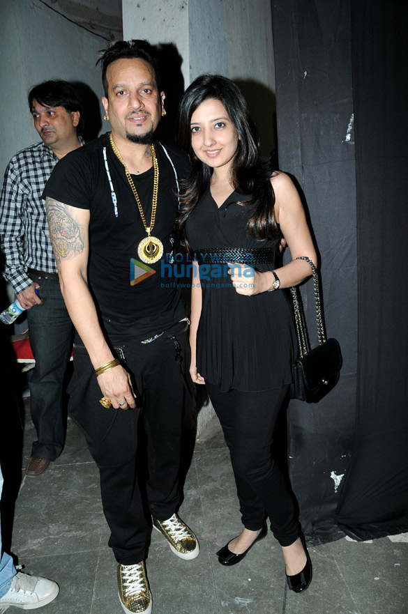 ramji gulati jazzy b perform at kshitij fest 12 12