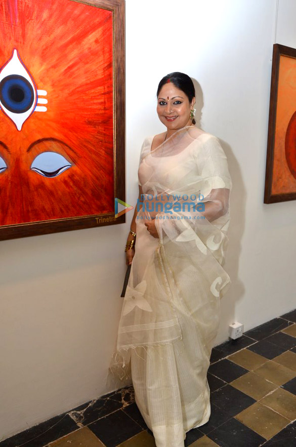 rati agnihotri at bharat tripathis art exhibition 3