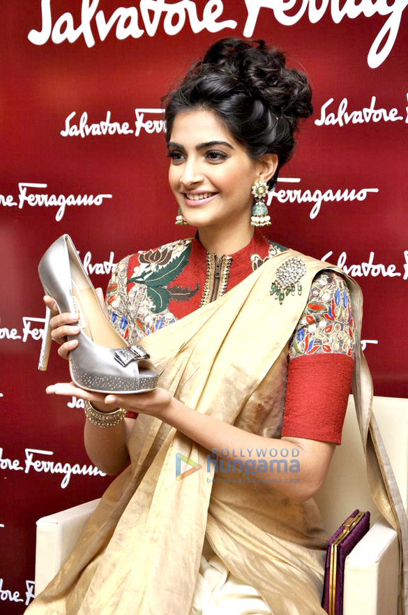 sonam kapoor at salvatore ferragamos shoe for a star event 4
