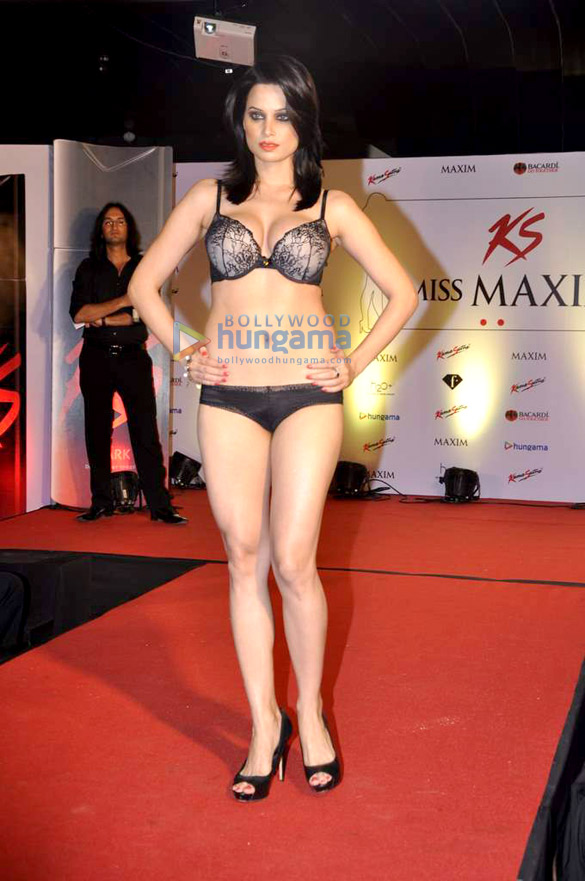 ayushmann khurrana judges miss maxim at f bar 5