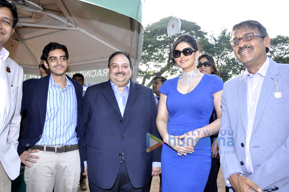 zarine vivek at gitanjali race 3