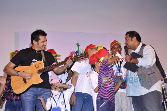 ranbir varun celebrate christmas with underprivileged kids at hope 2012 6