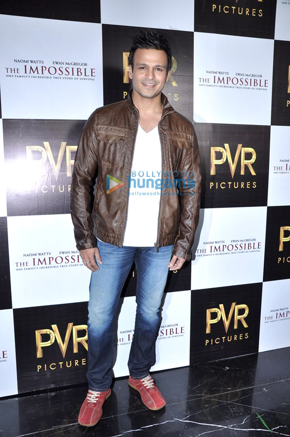 vivek oberoi at the film the impossible press meet 9