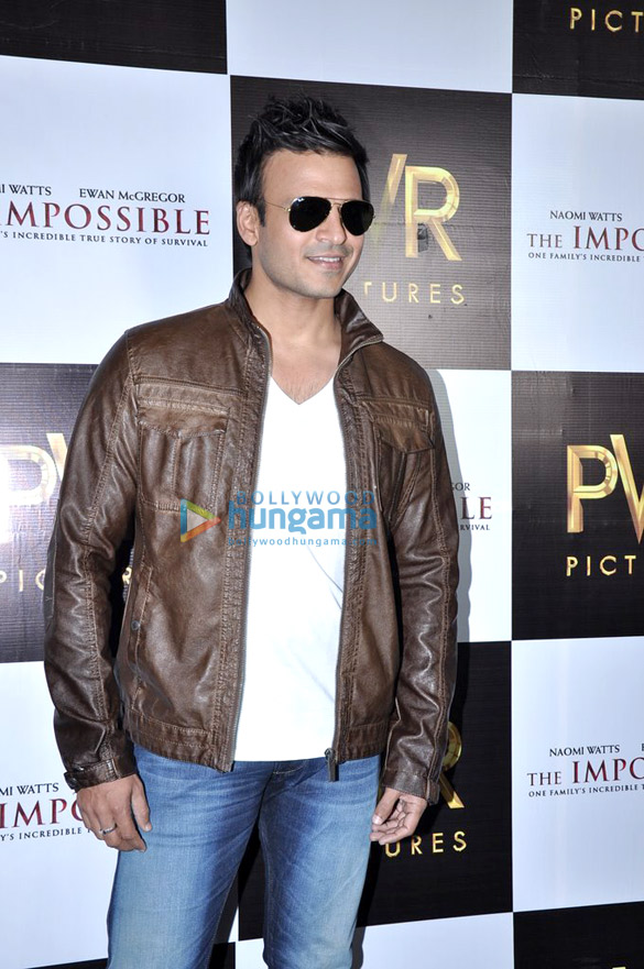 vivek oberoi at the film the impossible press meet 10