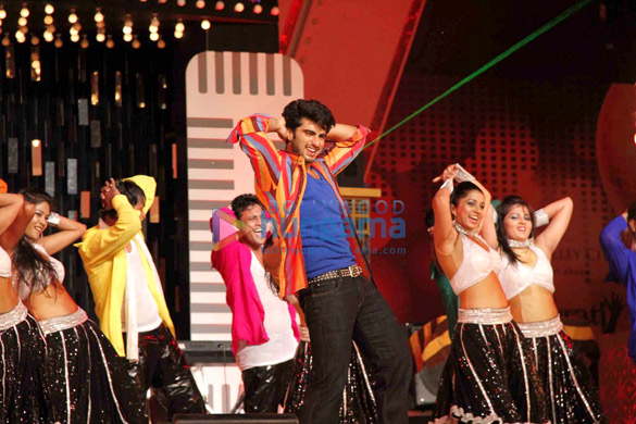 celebs perform at aamby valleys city glitterati 2013 new year bash 17