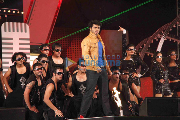 celebs perform at aamby valleys city glitterati 2013 new year bash 10