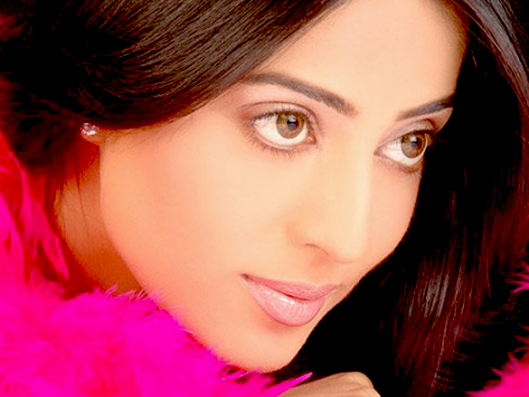 mahie gill 40