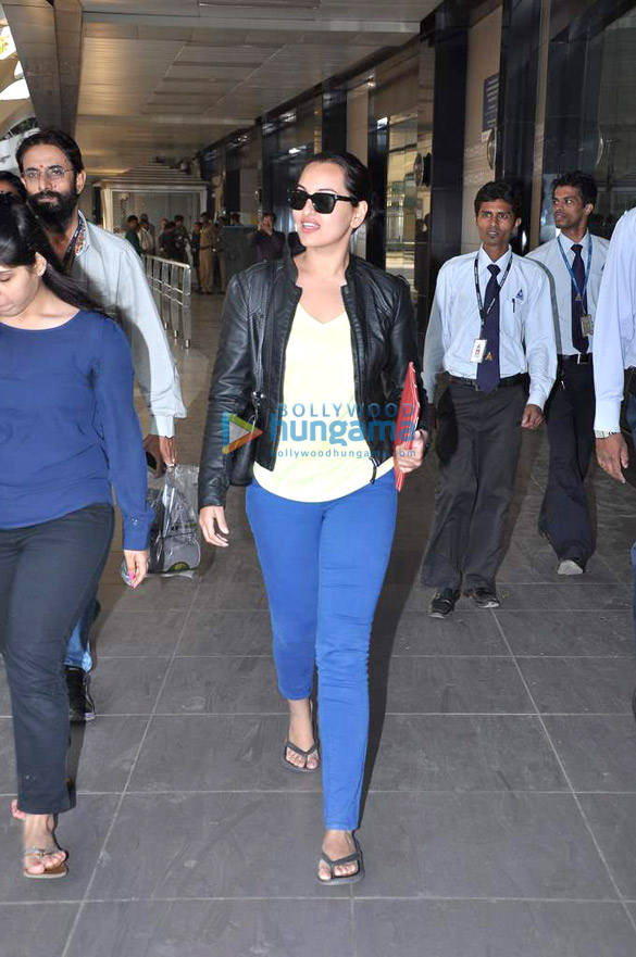 sonakshi sinha spotted at the airport 9