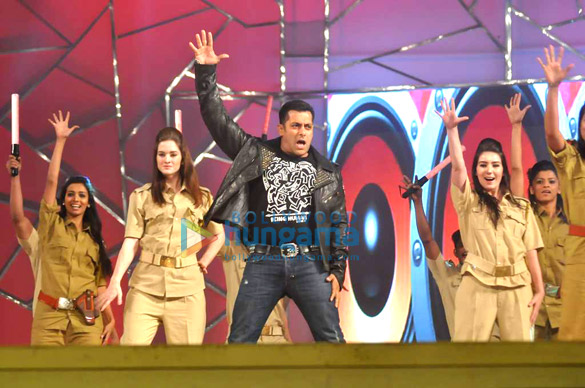 bollywood biggies at umang police show 2013 47