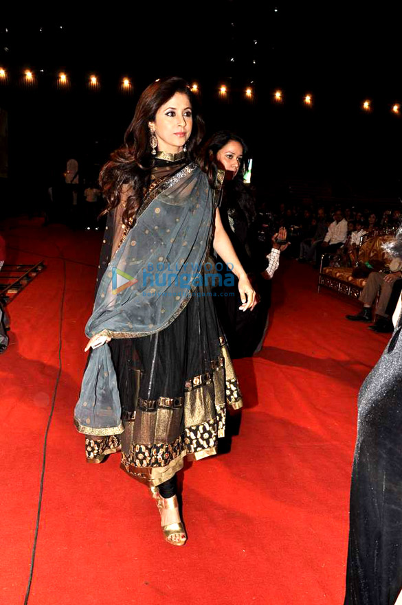bollywood biggies at umang police show 2013 57