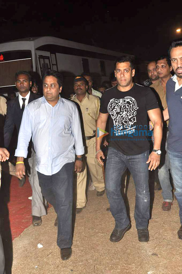 bollywood biggies at umang police show 2013 69