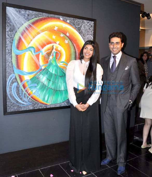 abhishek inaugurates radhika goenkas art exhibition 3