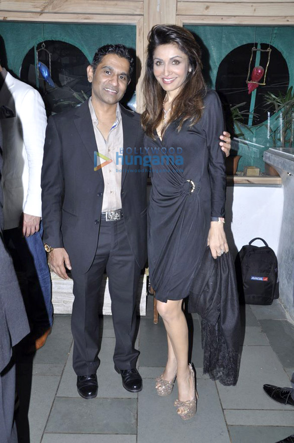 vinod shankar nair hosts bash for greogry david roberts 4