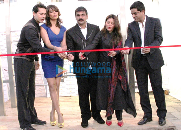 bipasha launches dinos dm fitness brand at worli festival 2