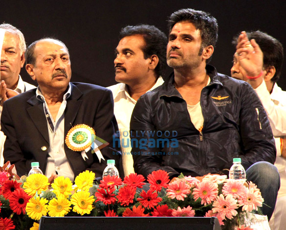 bollywood politicains came at closing of malad sports fiesta 3