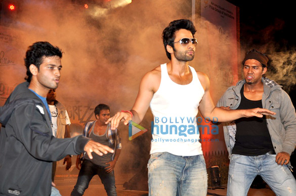jackky bhagnani akcent perform at alegria festival in panvel 7
