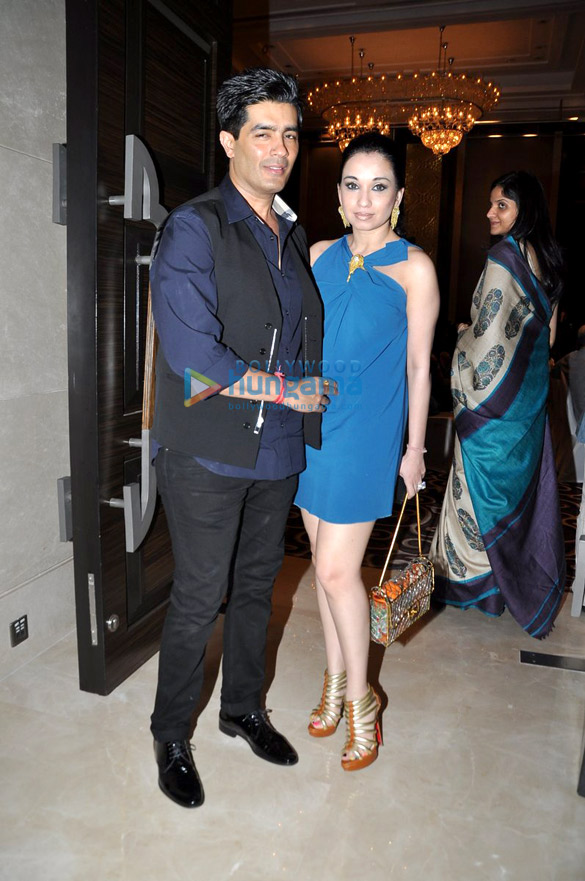 kareena unveils rochelle pintos book the style diary of a bollywood diva 13