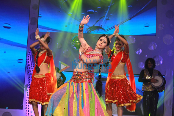 rani urmila juhi at gr8 women awards in dubai 9