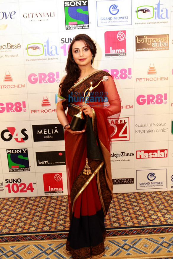 rani urmila juhi at gr8 women awards in dubai 2