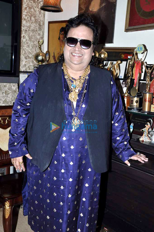 sophie rimi sen at bappi lahiris sarwasti pooja 17