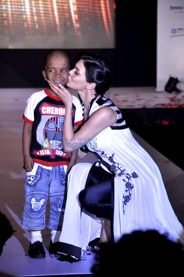 celebs walk the ramp at smile foundation fashion show 8