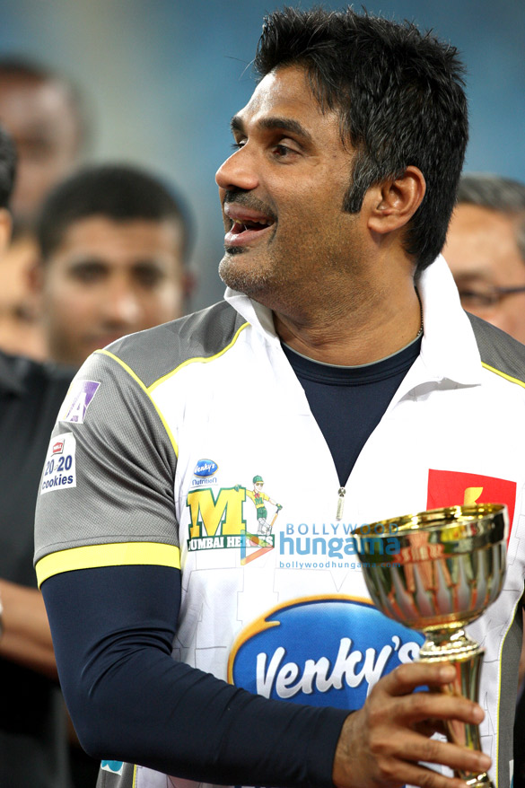 ccl 3s mumbai heroes vs chennai rhinos match in dubai 4