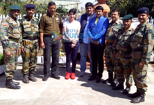 urvashi chaudhary manoj tiwari were invited by army in ranchi 2