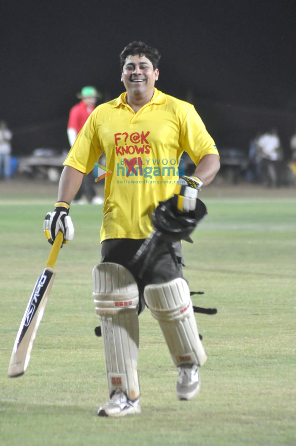 yuvraj singh unveils shailendra singhs book fk knows 25
