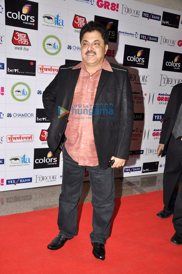 asin raveena farah at gr8 women awards 2013 16