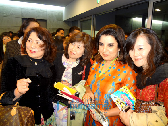 farah khan at the premiere of om shanti om in japan 4