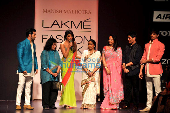 celebs walk for manish malhotras show at lakme fashion week 2013 day 1 4