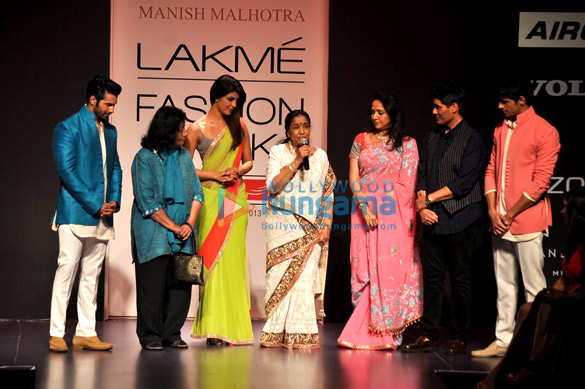 celebs walk for manish malhotras show at lakme fashion week 2013 day 1 5