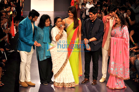 celebs walk for manish malhotras show at lakme fashion week 2013 day 1 3