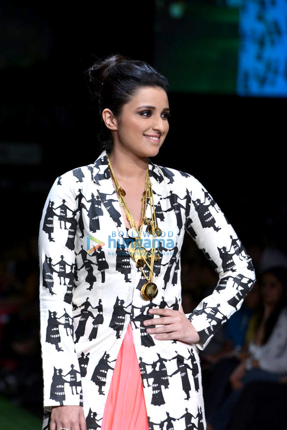parineeti walks for masaba at lakme fashion week 2013 day 1 7