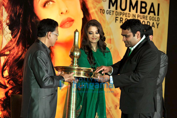 aishwarya rai bachchan at kalyan jewellers press conference 2
